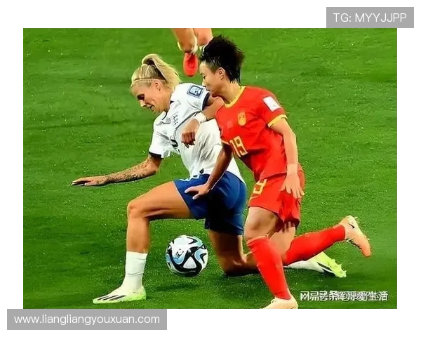 中国国家女子足球队抵达伦敦全力备战与英格兰女足的国际友谊赛